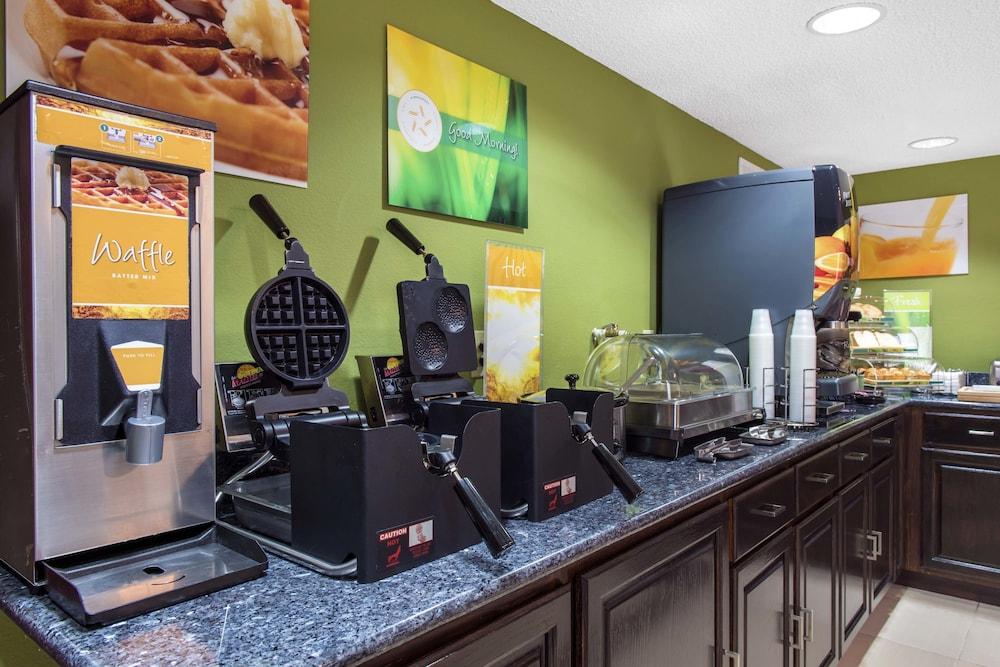 Quality Inn & Suites Anderson I-69 Esterno foto