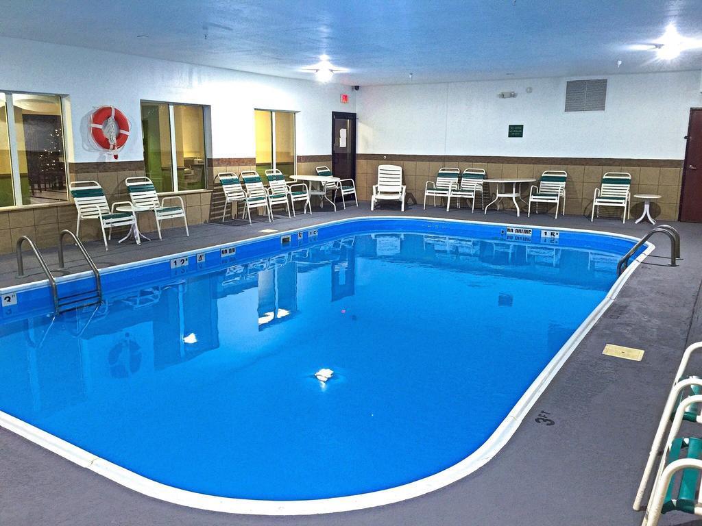 Quality Inn & Suites Anderson I-69 Esterno foto