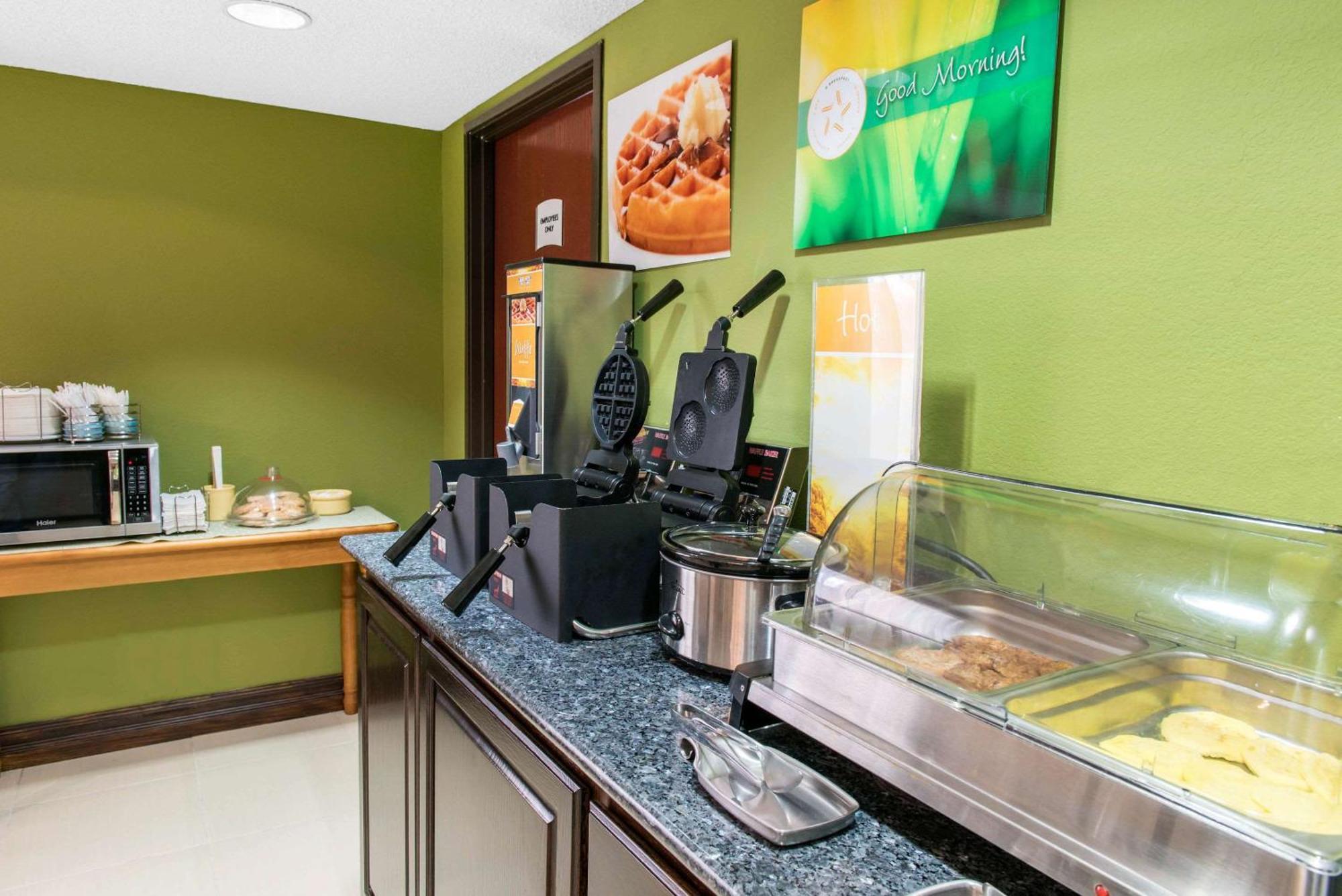 Quality Inn & Suites Anderson I-69 Esterno foto