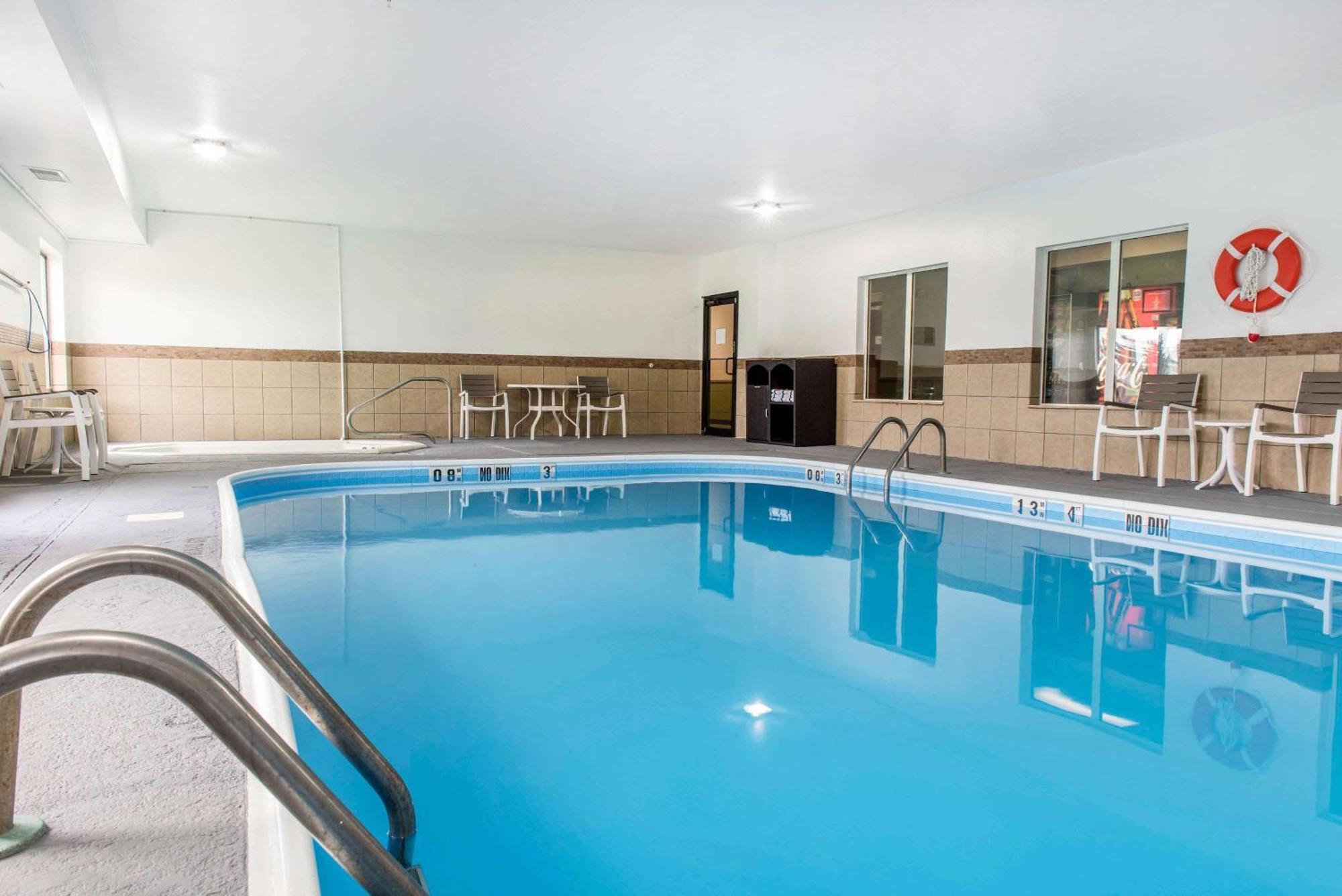 Quality Inn & Suites Anderson I-69 Esterno foto