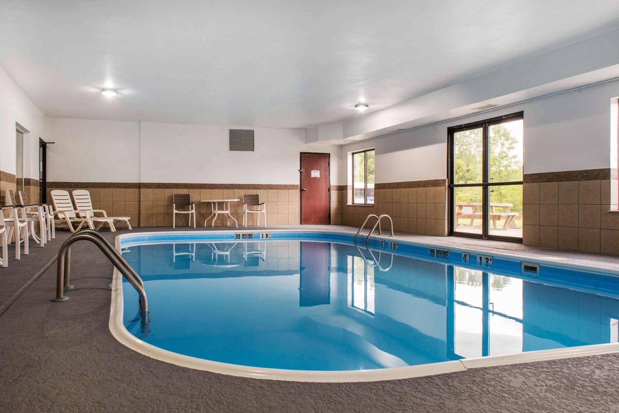 Quality Inn & Suites Anderson I-69 Esterno foto