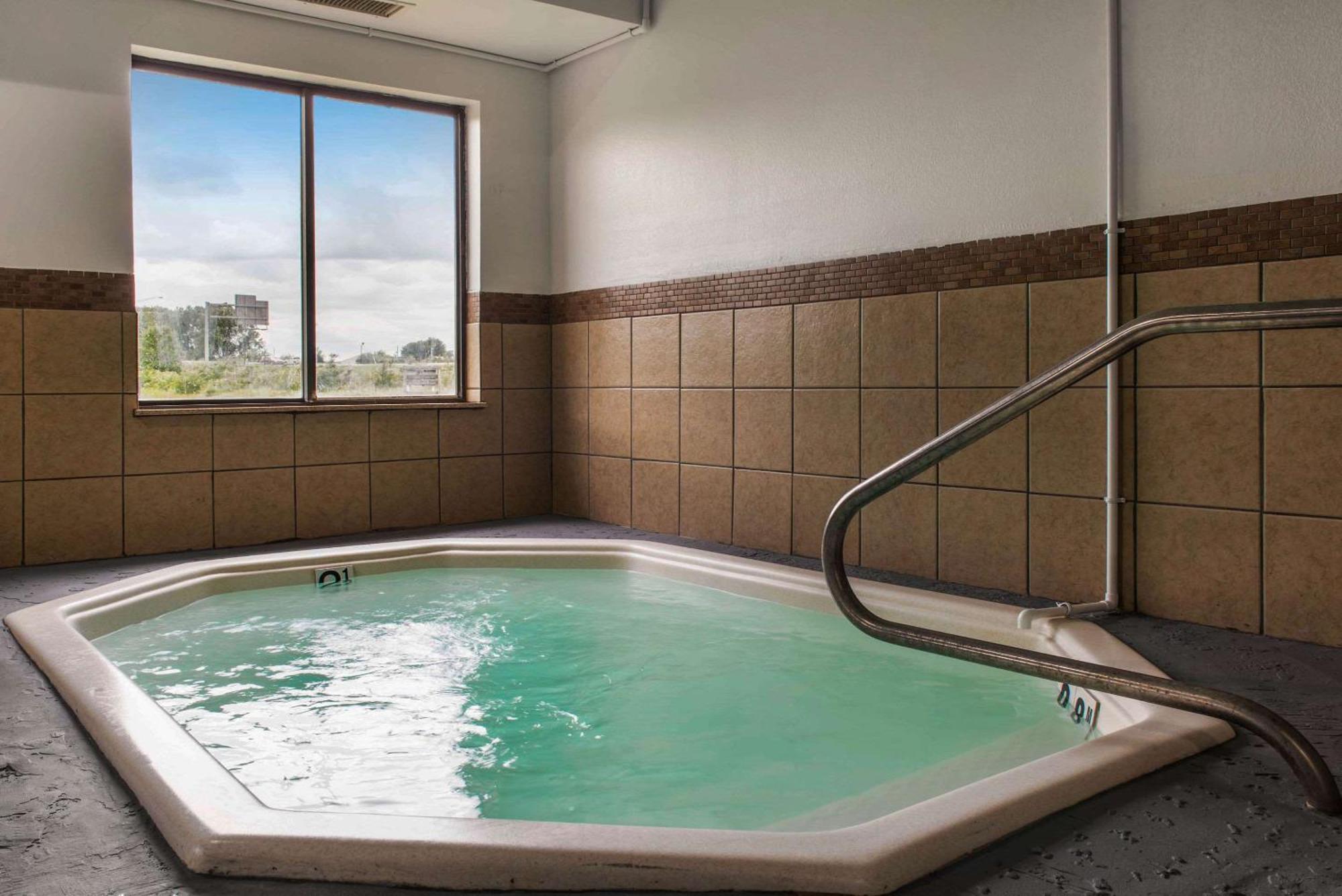 Quality Inn & Suites Anderson I-69 Esterno foto